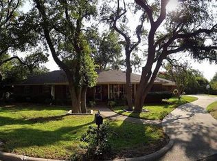 1701 Live Oak Valley Cir, Waco, TX 76710