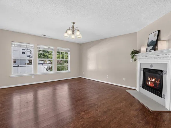 200 Georgetowne Dr, Clayton, NC 27520