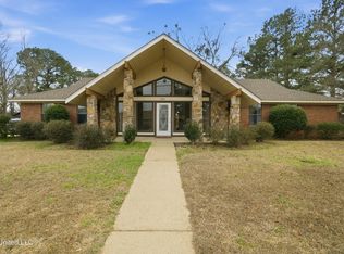 1120 4th St SE, Magee, MS 39111