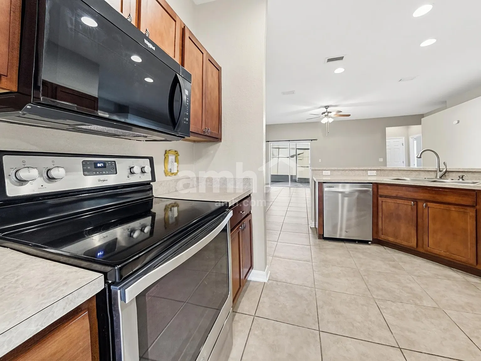 4 bed, 3.0 bath, 2109 sqft, $2,600 — Photo 4