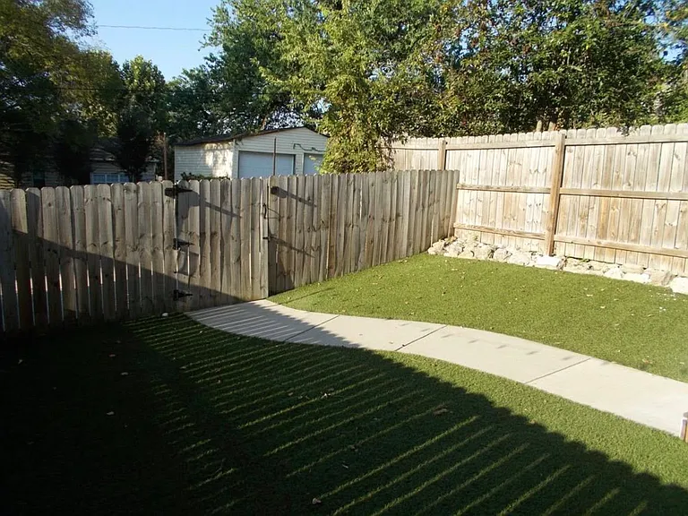 1015B Caldwell Ave #B — Photo 8