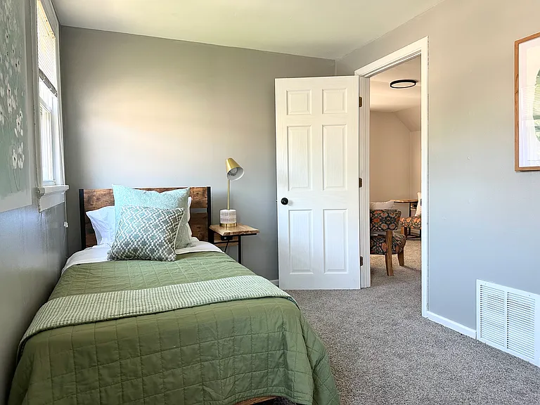 2468 N Wauwatosa Ave — Photo 15