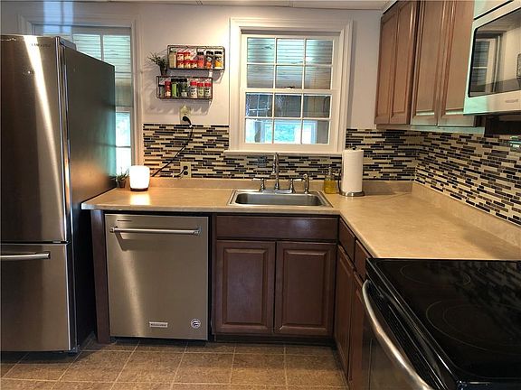 3rd image of 954 Gaywood Ln