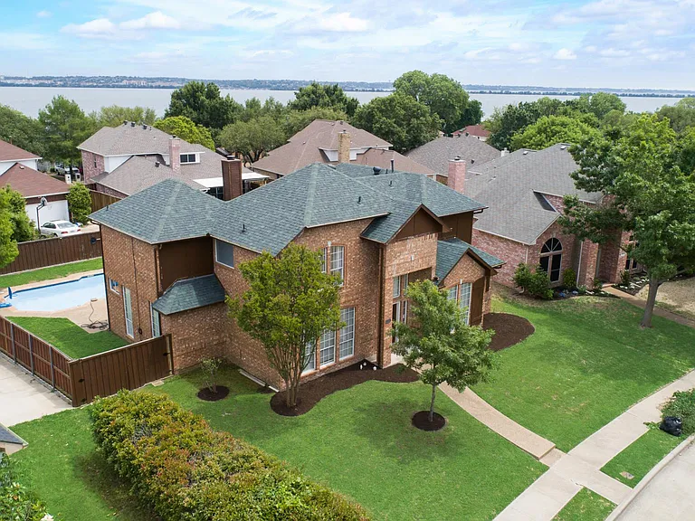 4618 Lakepointe Ave — Photo 6