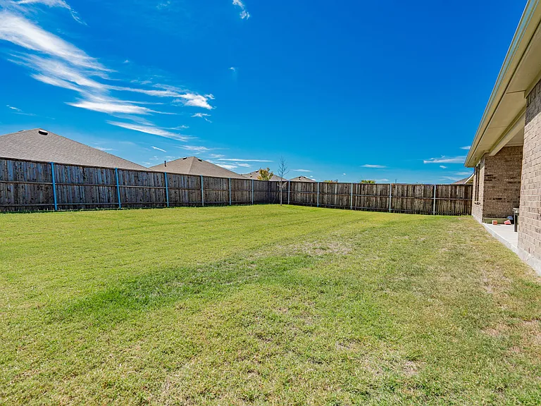 555 Delaware Rd — Photo 24