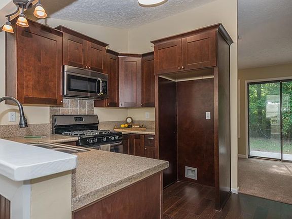 3rd image of 112 Riverchase Dr
