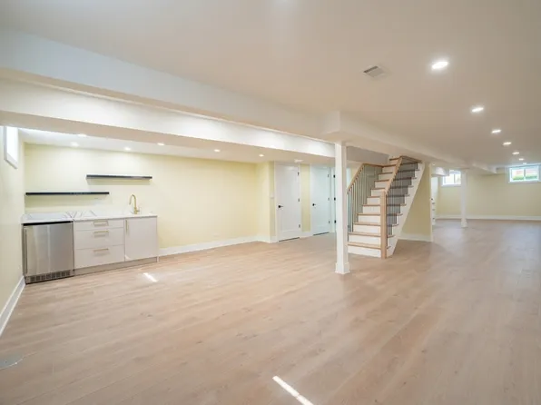 2222 Schiller Ave, Wilmette, IL 60091