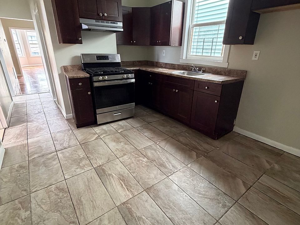 1st image of 658 S 19th St Floor 2