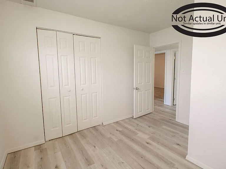 1013 W Ash St — Photo 31