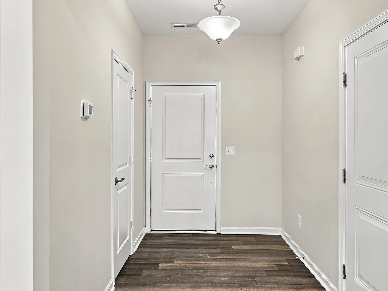 3 bed, 2.5 bath, 1558 sqft, $1,995 — Photo 3