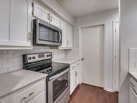 5th image of 2801 Meadow Park Dr Unit B