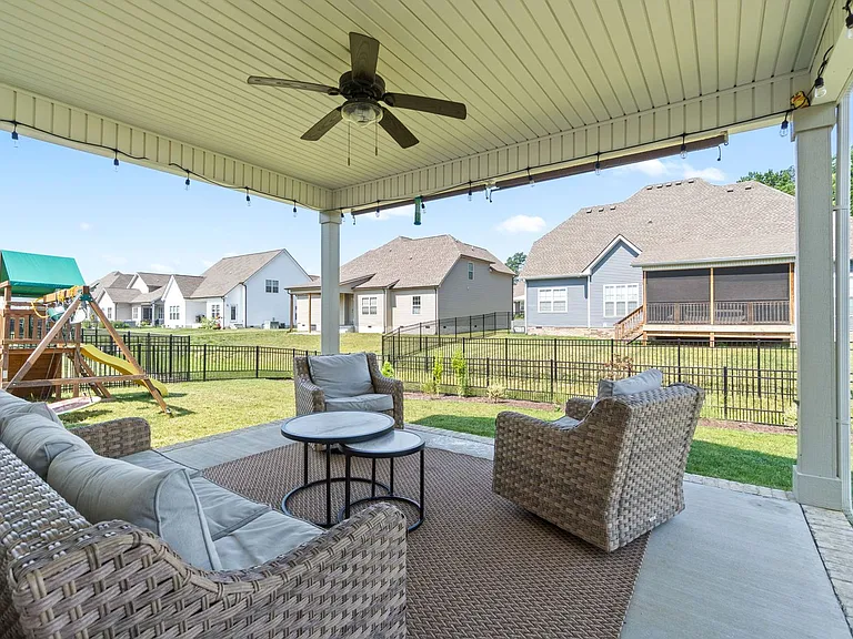 516 Bowden Dr — Photo 30