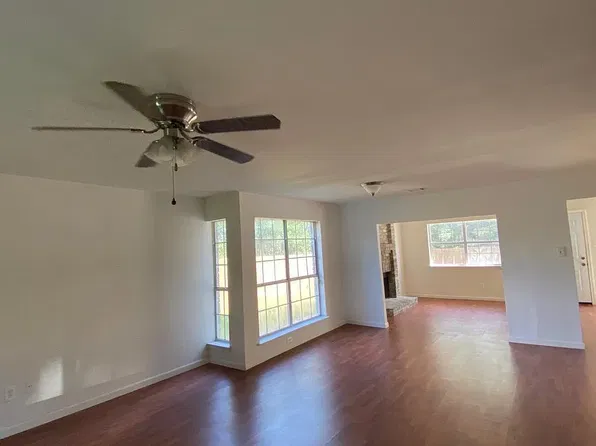 1004 Creekside Dr, Mesquite, TX 75181
