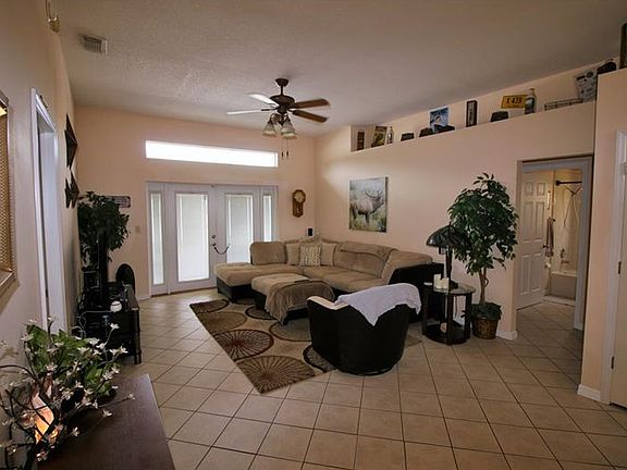 3rd image of 753 Country Woods Cir