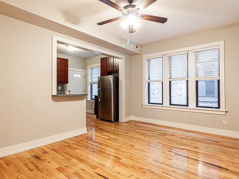 1111 W Cornelia Ave #303 — Photo 2
