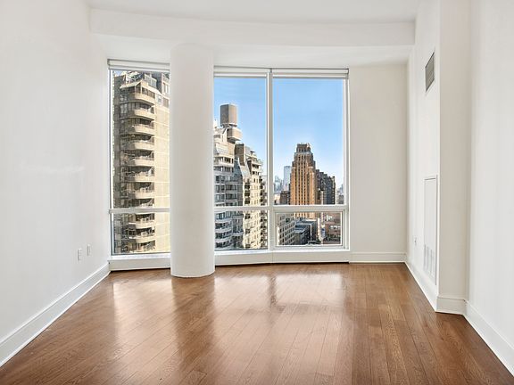 4th image of 250 E 49th St #12C