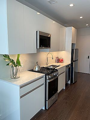 4th image of 102 Charlton St #12D
