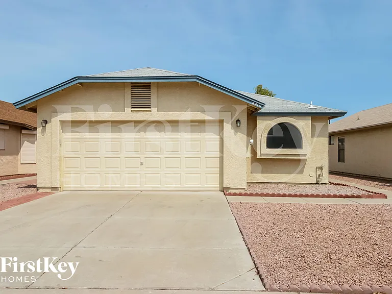 6410 W Townley Ave — Photo 1