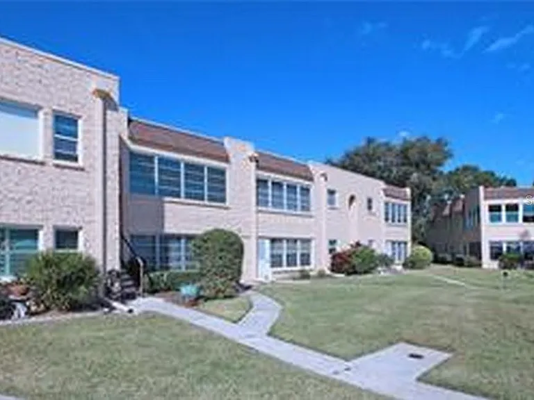 221 Cedarwood Cir #221 — Photo 2