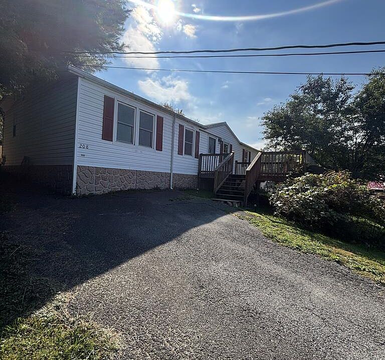 1st image of 208 Riffe St