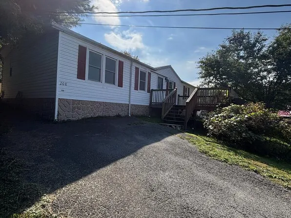 208 Riffe St, Sophia, WV 25921