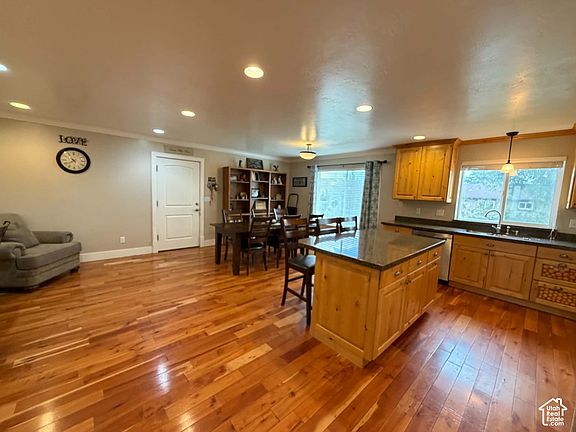 4th image of 190 N Balsam Way