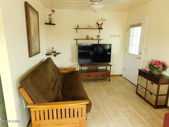 3rd image of 42889 Winema Dr
