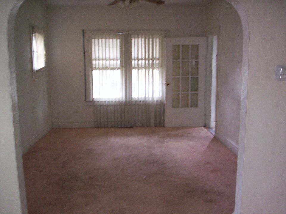 2nd image of 4001 Van Buren St