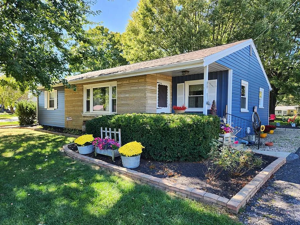600 Portland Way N photo 1