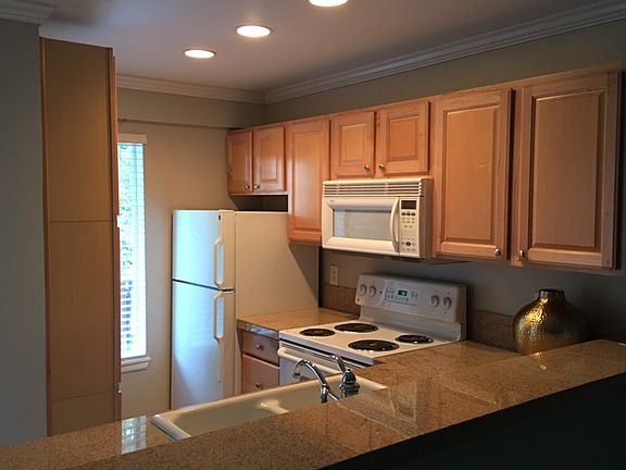 4th image of 515 Newport Way NW APT C1