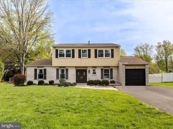 45 Shelley Rd, Holland, PA 18966