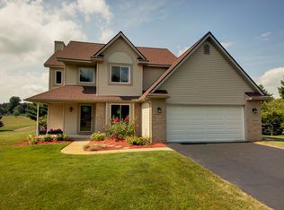 9851 Fairfax Dr, Pinckney, MI 48169