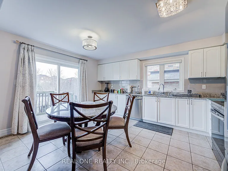 27 Cranston St #UPPER — Photo 13