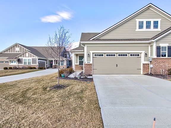 3rd image of 4844 E Amesbury Pl