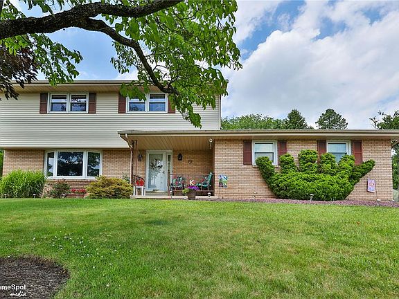 3rd image of 2831 Vista Dr N