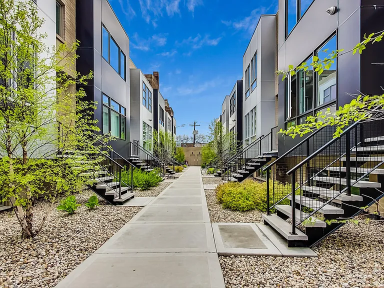 6115 S University Ave #6 — Photo 2