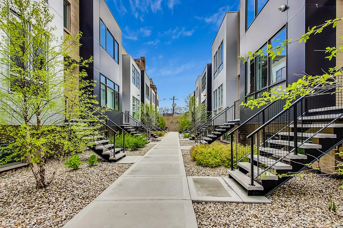 Building Photo - 6115 S University Ave #6