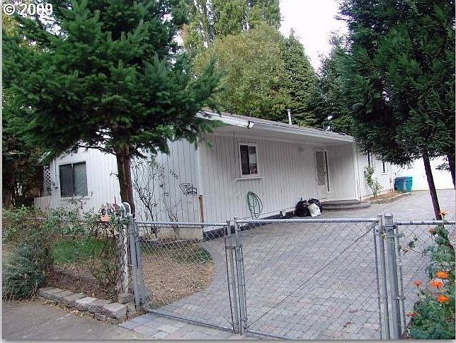 2nd image of 2200 SE 42nd Ave