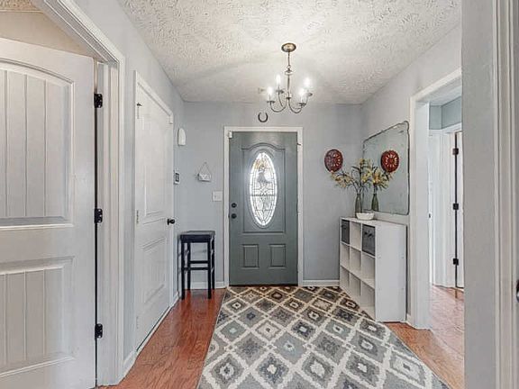 2nd image of 1307 Loren Cir