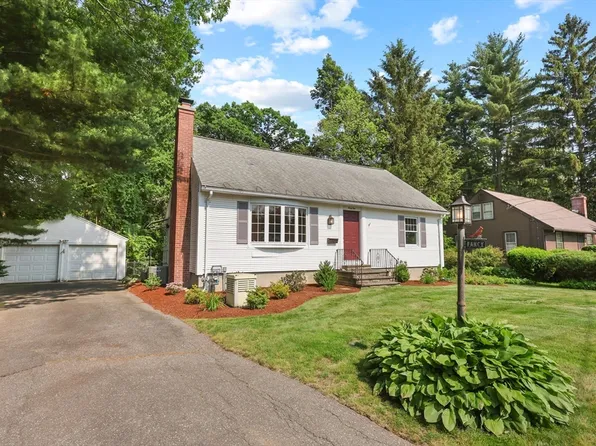 45 Donamor Ln, East Longmeadow, MA 01028