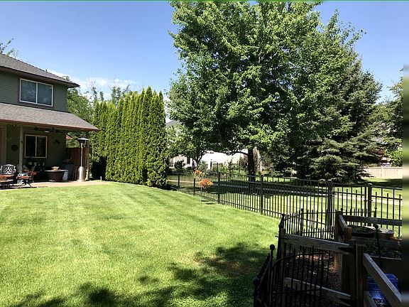Back yard and Green Belt