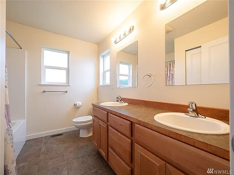 1216 Humphrey Ave W — Photo 20