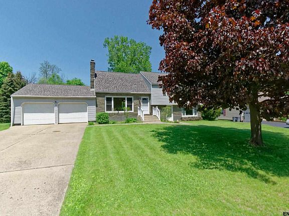 2nd image of 46 Beechwood Dr