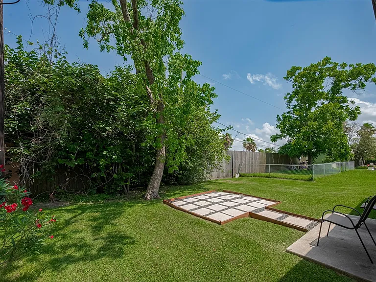 294 Debbie Ln — Photo 16