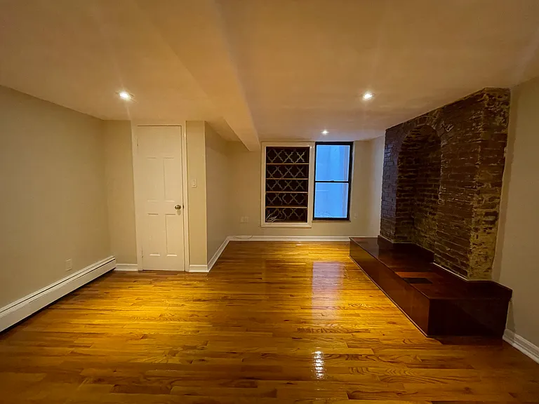 248 W 20th St #B1 — Photo 15