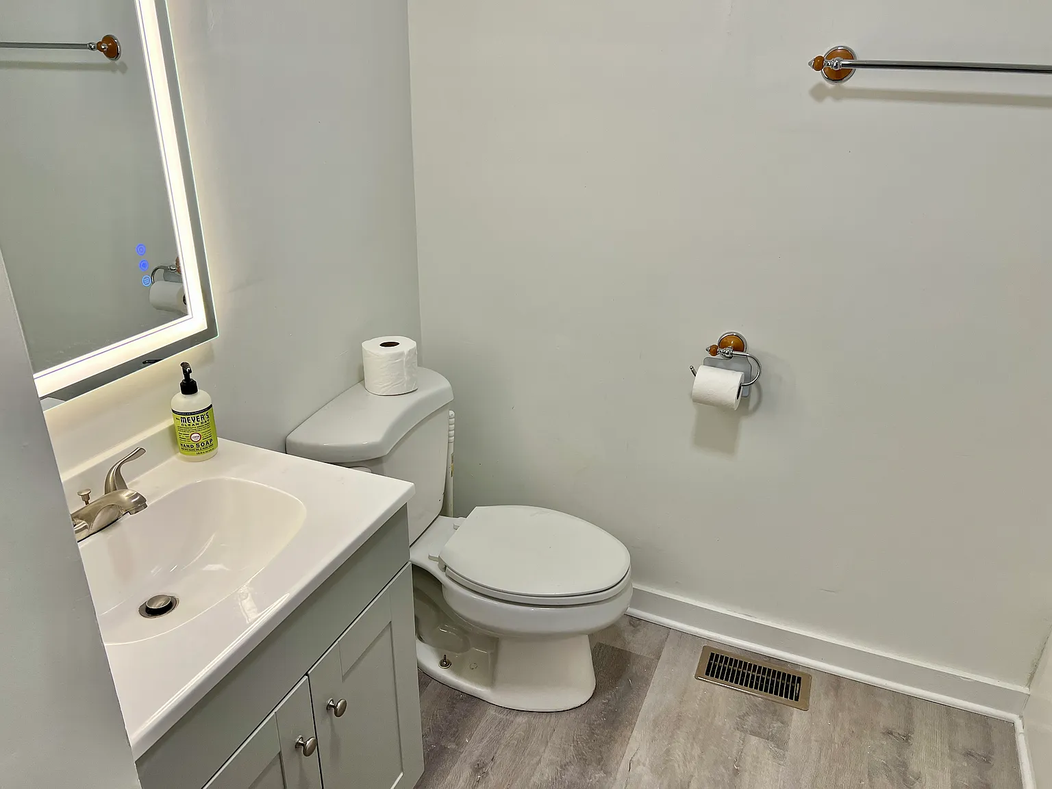 7 bed, 2050 sqft, $3,500 — Photo 3