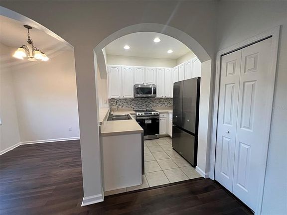5th image of 10417 Park Commons Dr