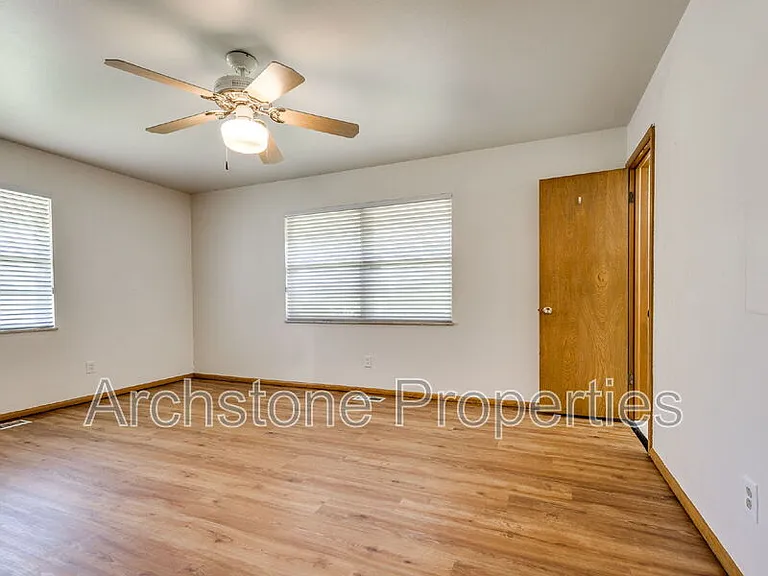 3121 Lakeside Dr — Photo 24