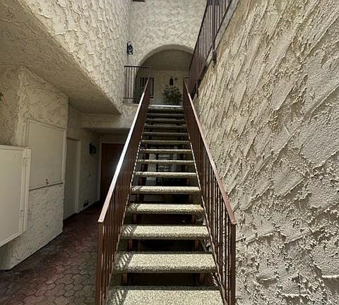 4th image of 160 Poli St