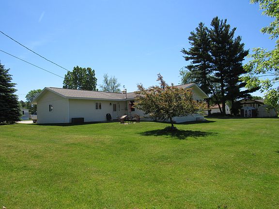 2nd image of 1128 Holly Dr